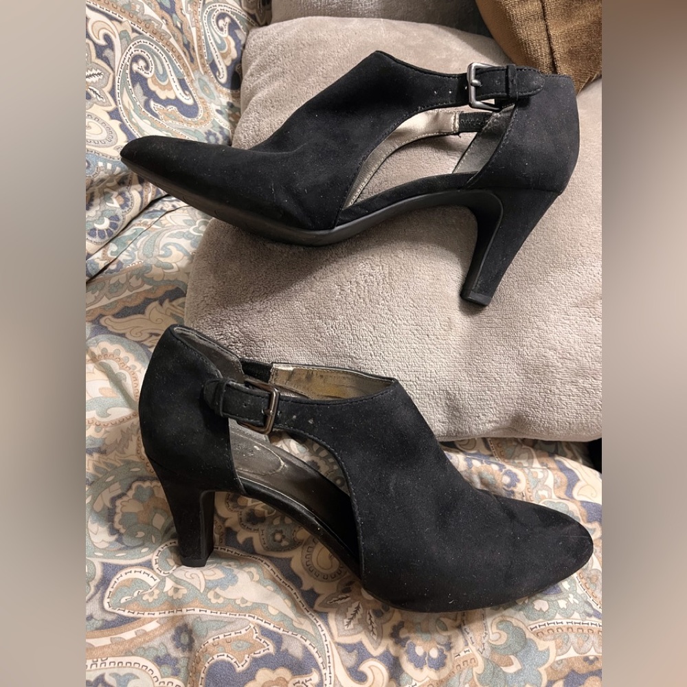 Bandolino Black Heels